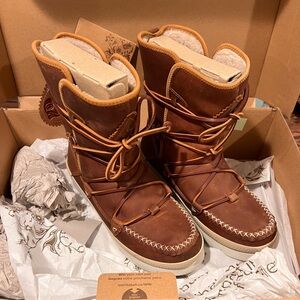 MANITOBAH FOOTWEAR PACIFIC HALF WINTER BOOT - WOMEN'S